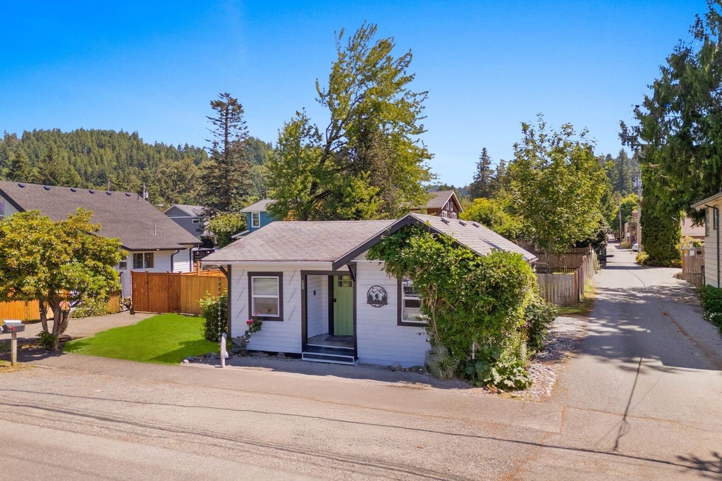 Photo of 60 2nd Avenue NE, Issaquah, WA 98027 (MLS # 2598565)