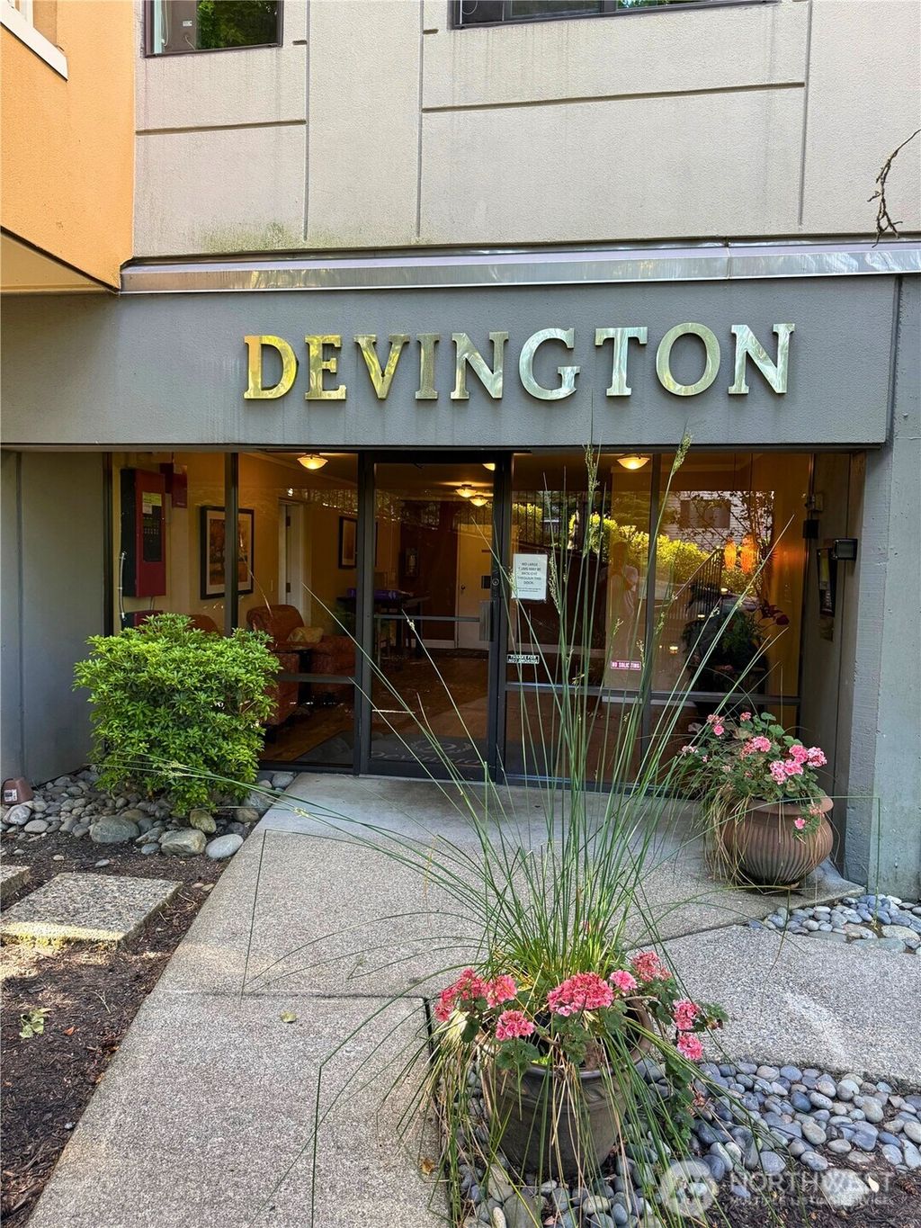 Photo of 7600 SE 29th St St #501, Mercer Island, WA 98040 (MLS # 2407818)