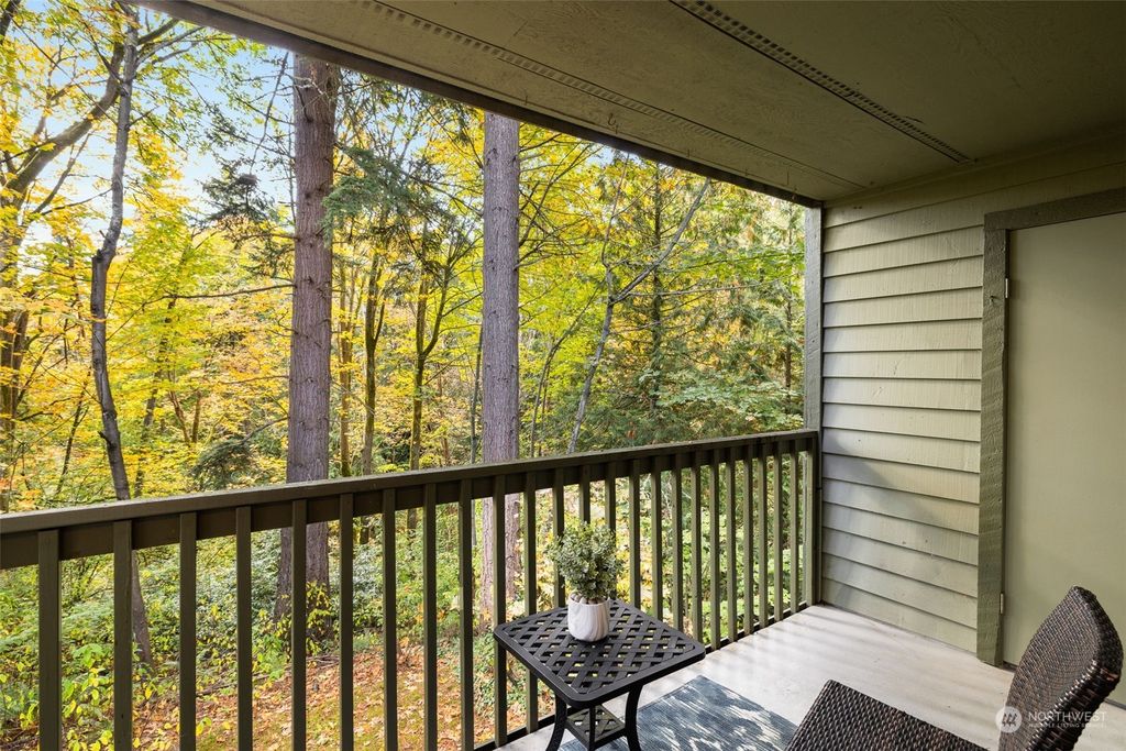 Photo of 12711 NE 129th Court #G204, Kirkland, WA 98034 (MLS # 2294052)