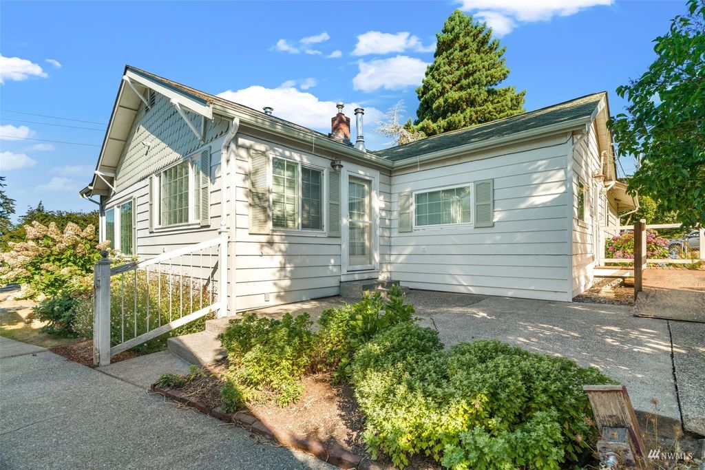 Photo of 22328 10th Avenue S, Des Moines, WA 98198 (MLS # 1990066)