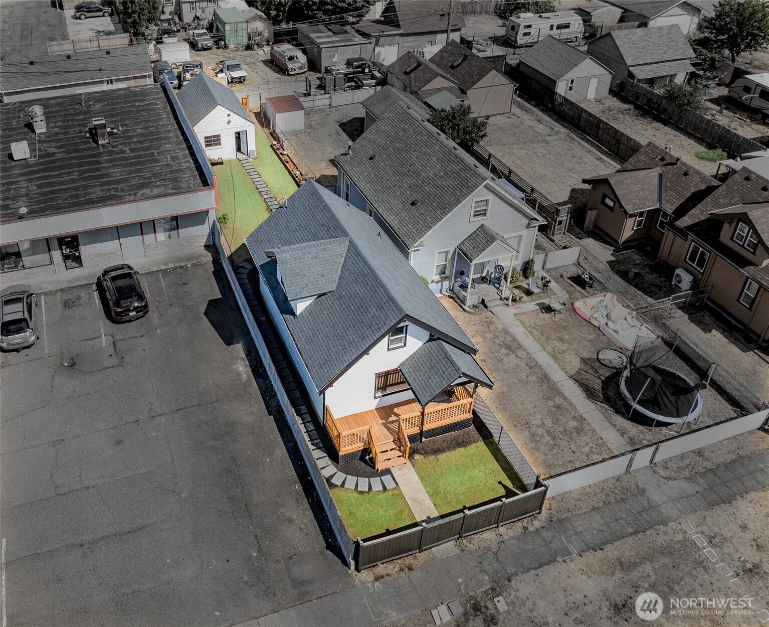 809 E 35th Street