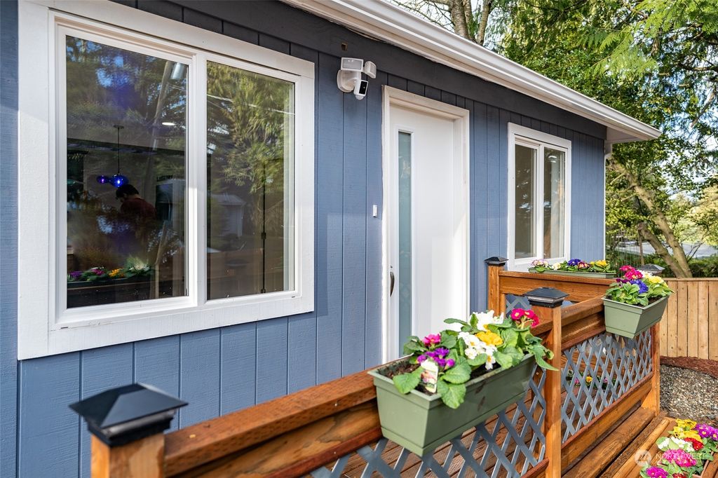 Photo of 14509 Interlake Avenue N, Shoreline, WA 98133 (MLS # 2191265)