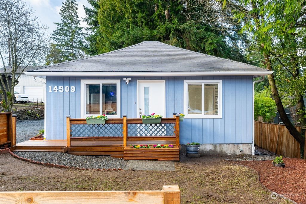 Photo of 14509 Interlake Avenue N, Shoreline, WA 98133 (MLS # 2191265)