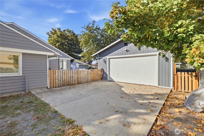 1305 S 118th Street