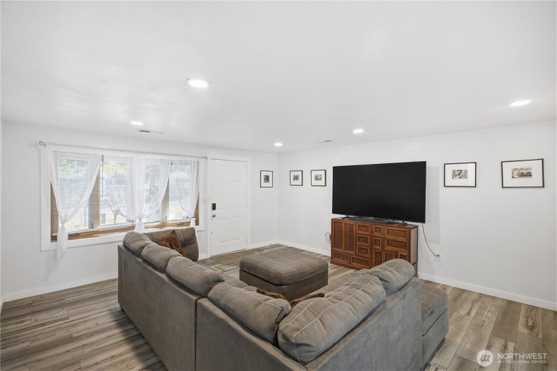 1305 S 118th Street