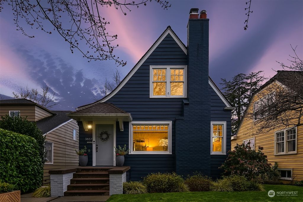 Photo of 3837 42nd Avenue NE, Seattle, WA 98105 (MLS # 2201902)