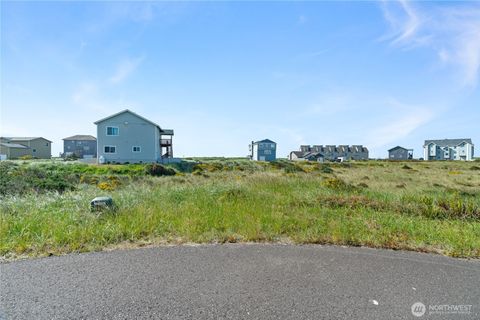 Photo of 471 Hilo Court, Ocean Shores, WA 98569 (MLS # 2525994)