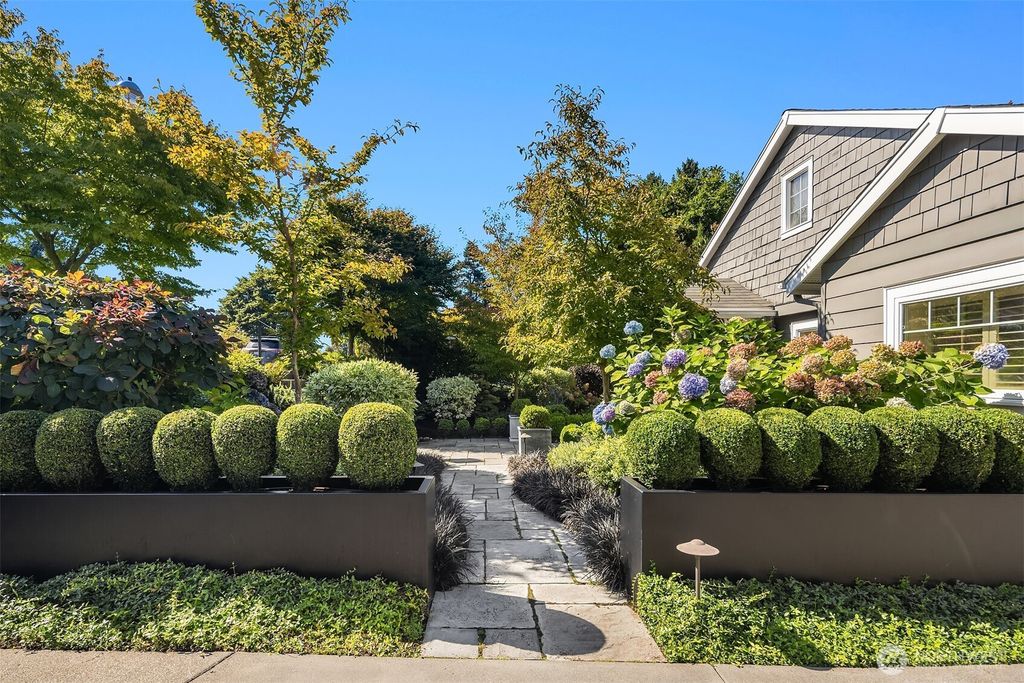 Photo of 3449 Magnolia Boulevard W, Seattle, WA 98199 (MLS # 2440331)