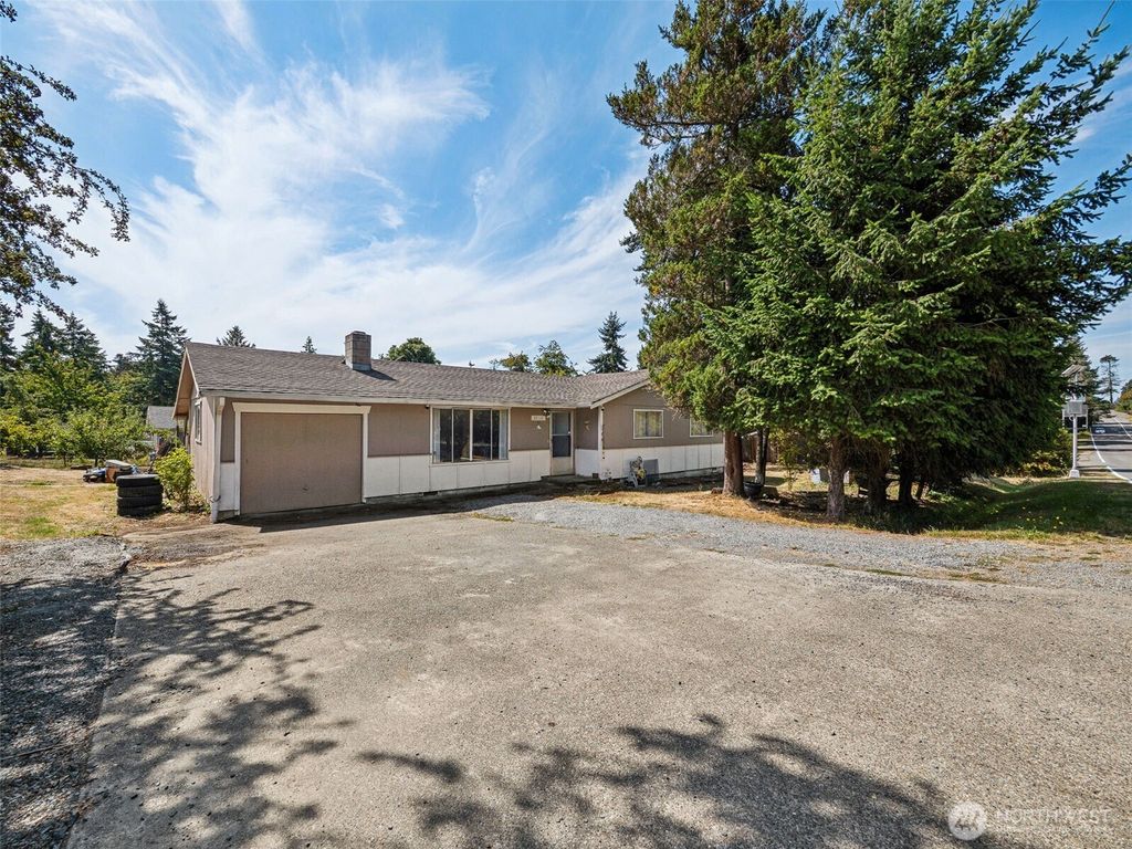 Photo of 25105 12th Avenue S, Des Moines, WA 98198 (MLS # 2424852)