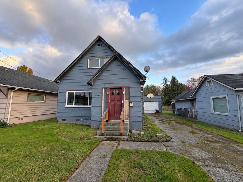 Photo of 1015 Maple Street, Hoquiam, WA 98550 (MLS # 2598862)