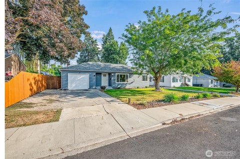 Photo of 1126 8th Street, Wenatchee, WA 98801 (MLS # 2585064)
