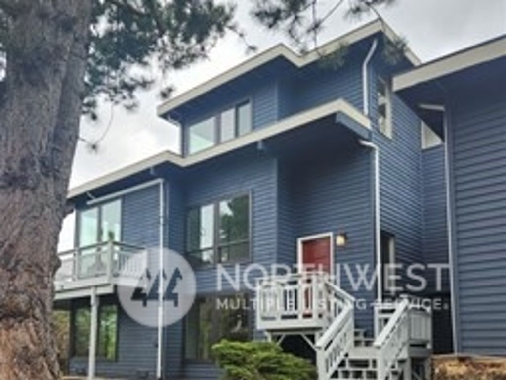 Photo of 10516 Cornell Avenue S, Seattle, WA 98178 (MLS # 2240033)