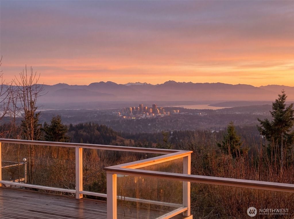 Photo of 15404 SE 53rd Place, Bellevue, WA 98006 (MLS # 2484372)