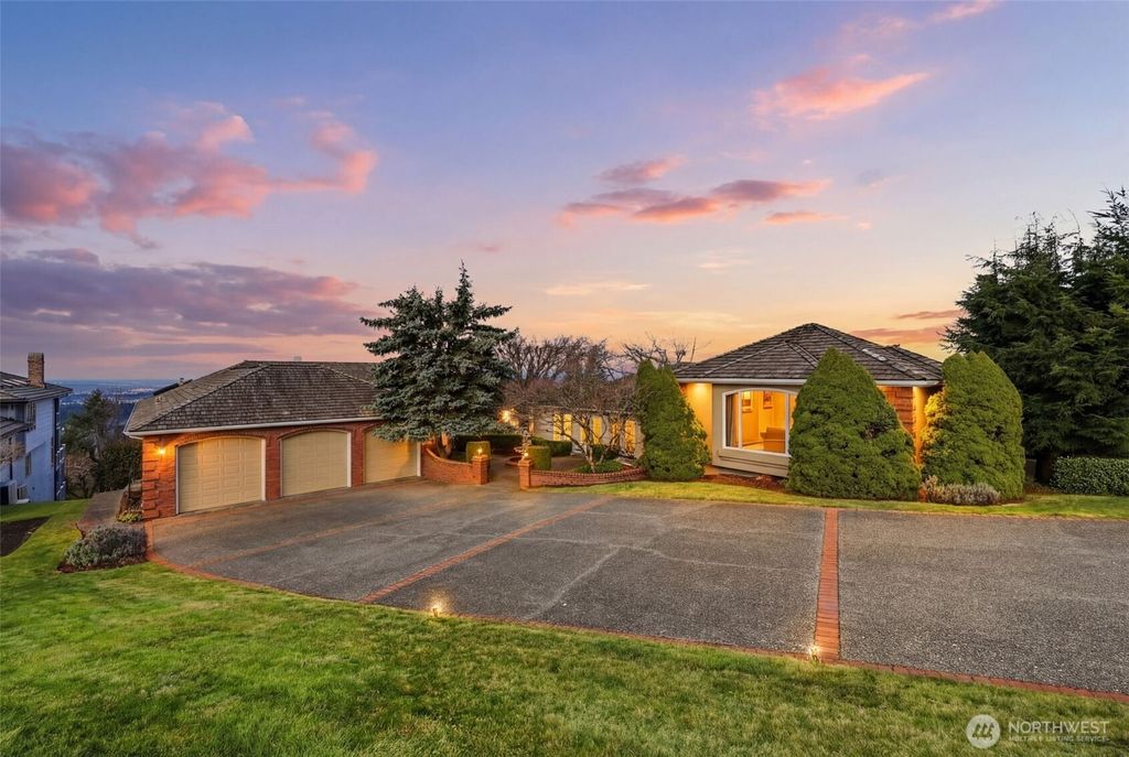 Photo of 15404 SE 53rd Place, Bellevue, WA 98006 (MLS # 2484372)