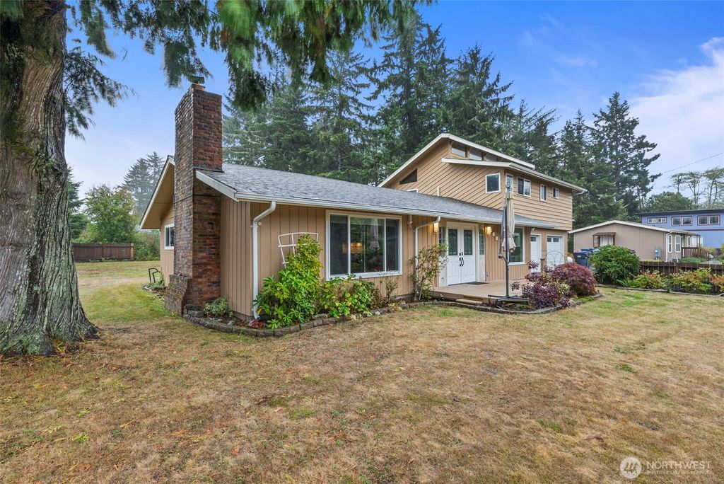 Photo of 800 S Melbourne Street, Westport, WA 98595 (MLS # 2439867)