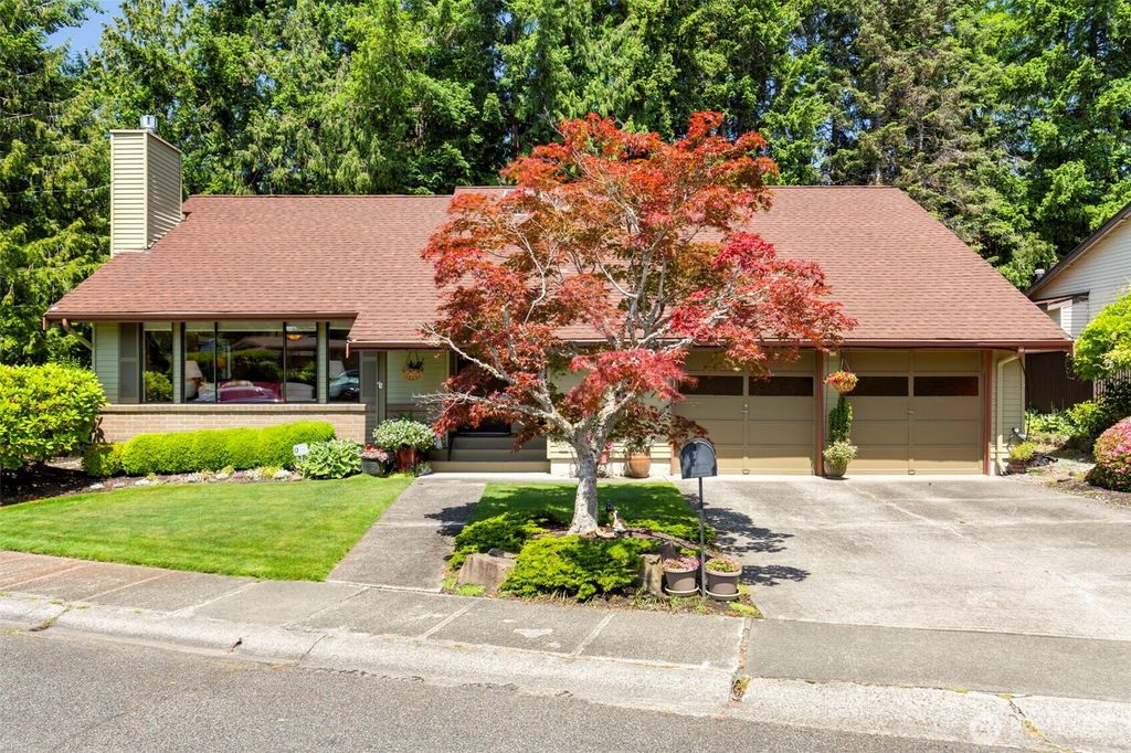 Photo of 924 S 245th Place, Des Moines, WA 98198 (MLS # 2387207)