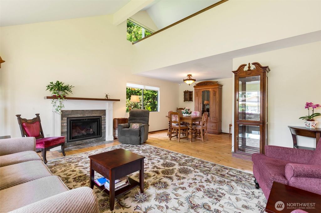 Photo of 924 S 245th Place, Des Moines, WA 98198 (MLS # 2387207)
