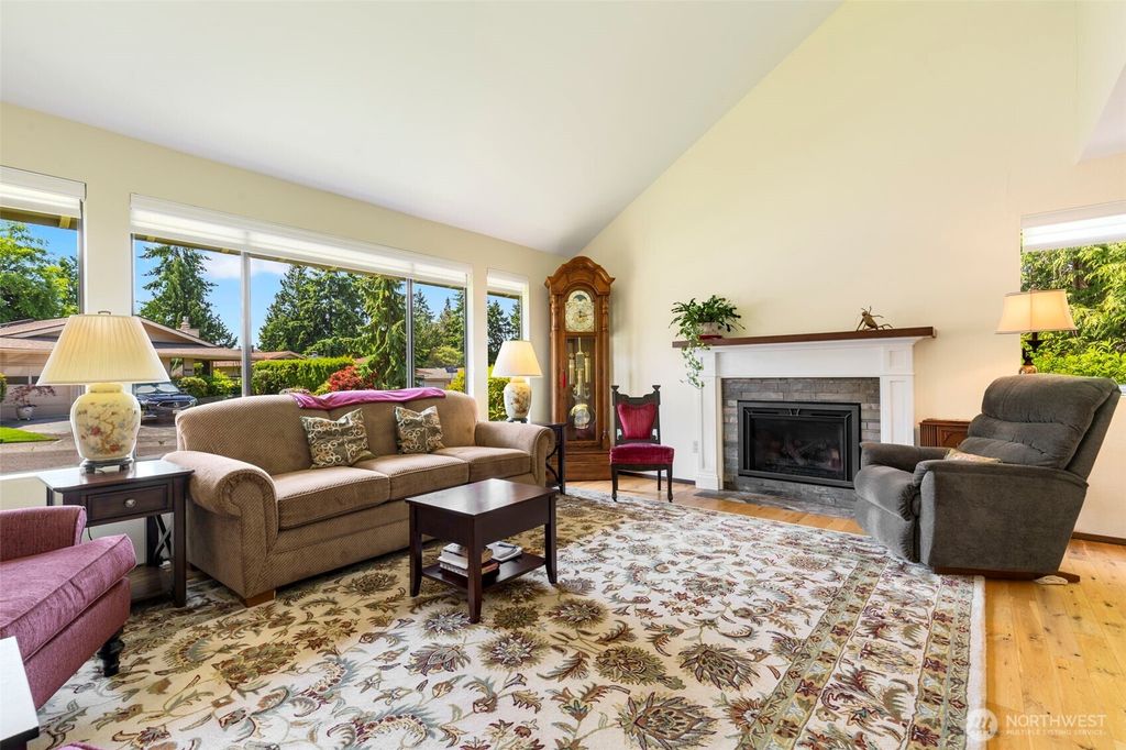 Photo of 924 S 245th Place, Des Moines, WA 98198 (MLS # 2387207)