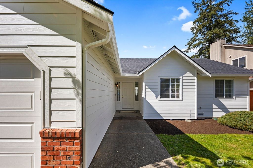 Photo of 11916 SE 219th Place, Kent, WA 98031 (MLS # 2374784)
