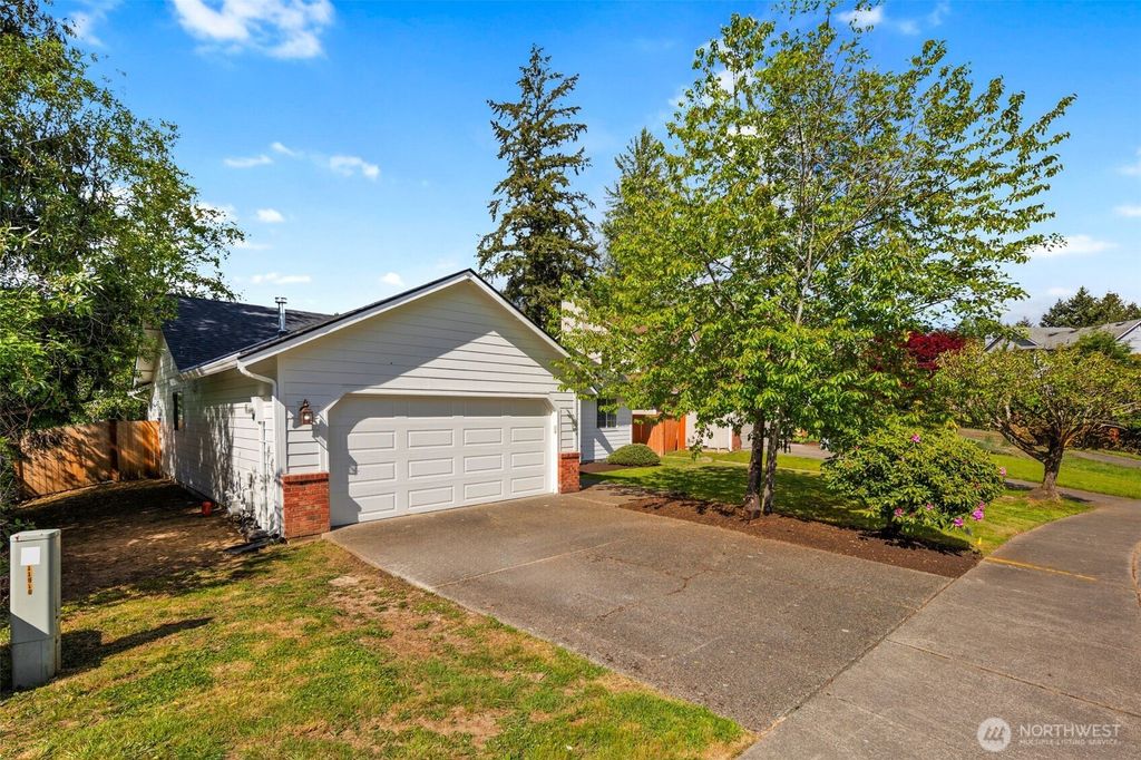 Photo of 11916 SE 219th Place, Kent, WA 98031 (MLS # 2374784)