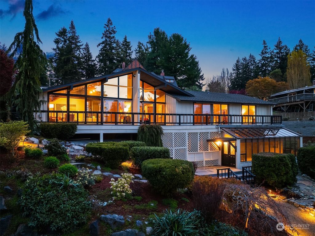 Photo of 2605 SW 151st Place, Burien, WA 98166 (MLS # 2219285)