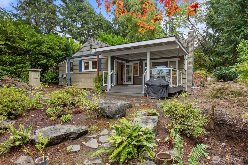 Photo of 2775 Marine Drive, Bremerton, WA 98312 (MLS # 2582534)