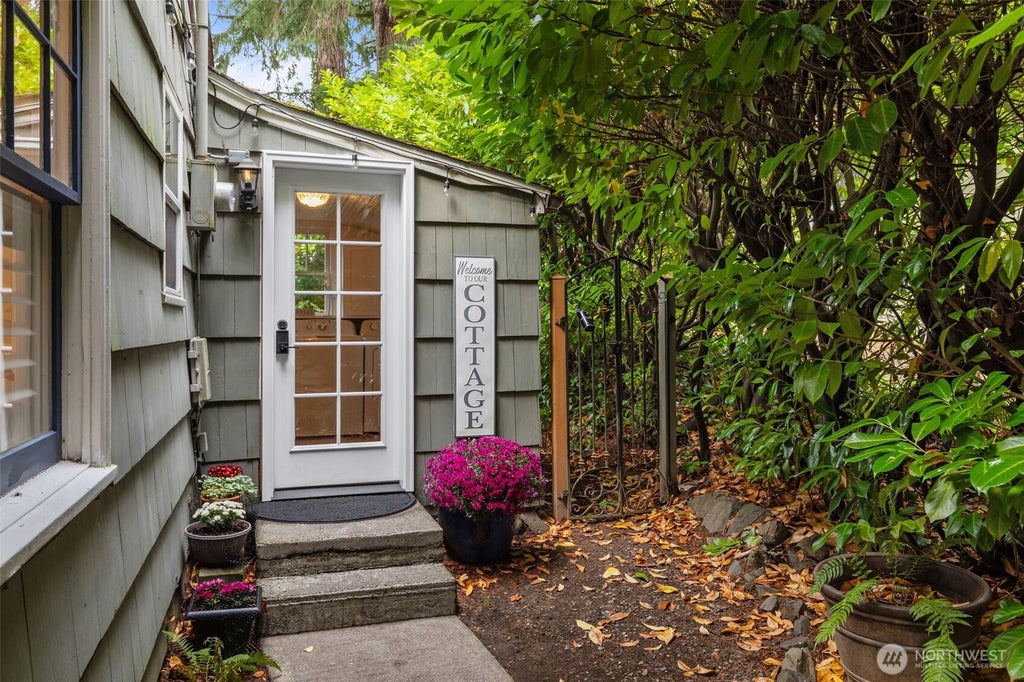 Photo of 2775 Marine Drive, Bremerton, WA 98312 (MLS # 2582534)