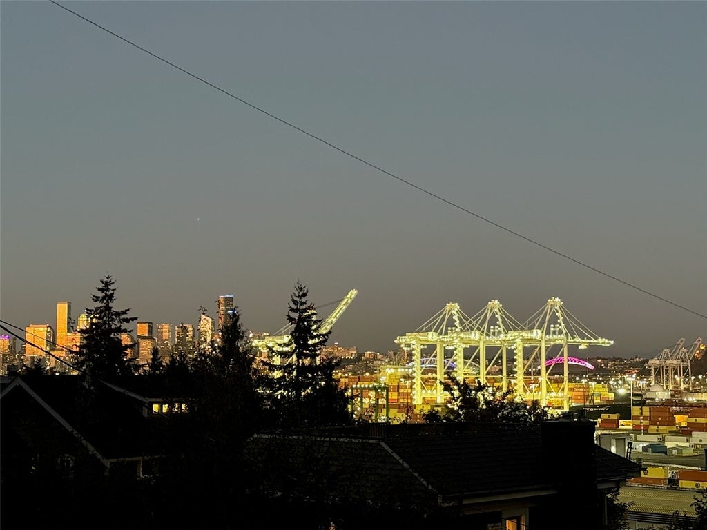 Photo of 3128 SW Admiral Way, Seattle, WA 98126 (MLS # 2596893)