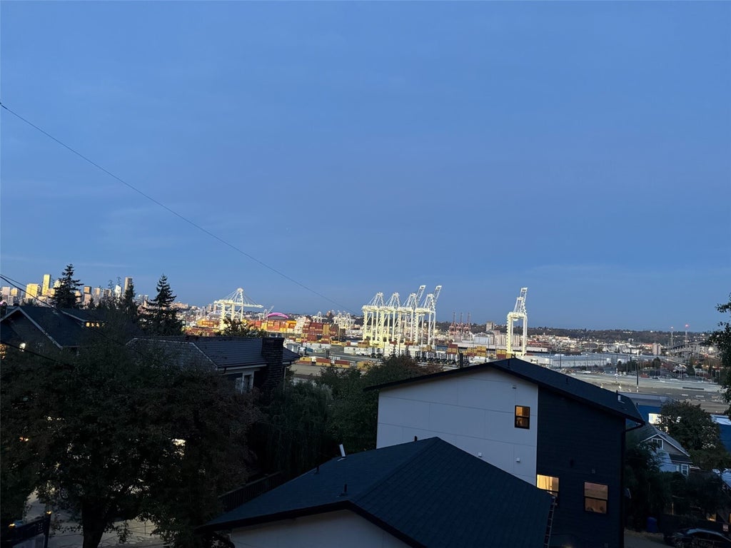 Photo of 3128 SW Admiral Way, Seattle, WA 98126 (MLS # 2596893)