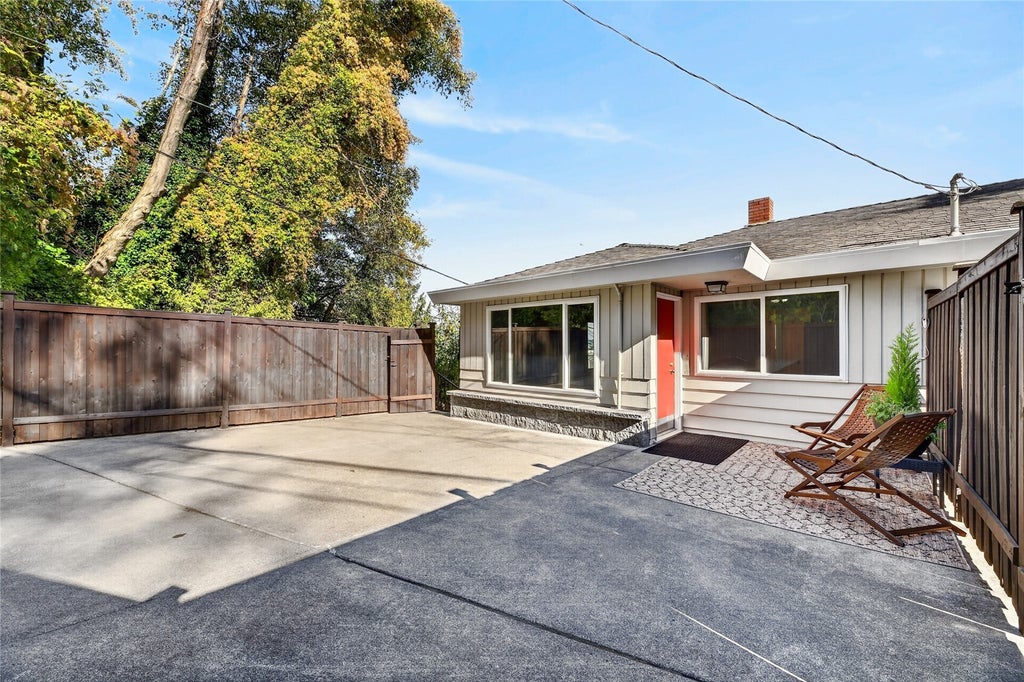 Photo of 3128 SW Admiral Way, Seattle, WA 98126 (MLS # 2596893)