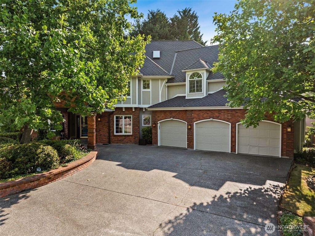 Photo of 33704 7th Place SW, Federal Way, WA 98023 (MLS # 2413133)