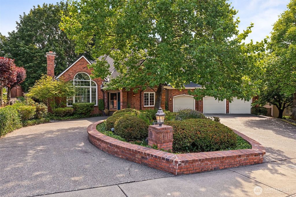 Photo of 33704 7th Place SW, Federal Way, WA 98023 (MLS # 2413133)