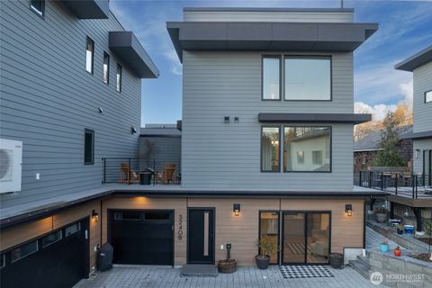 3240 32nd Avenue W Unit b, Seattle, WA 98199 - MLS#: 2332704