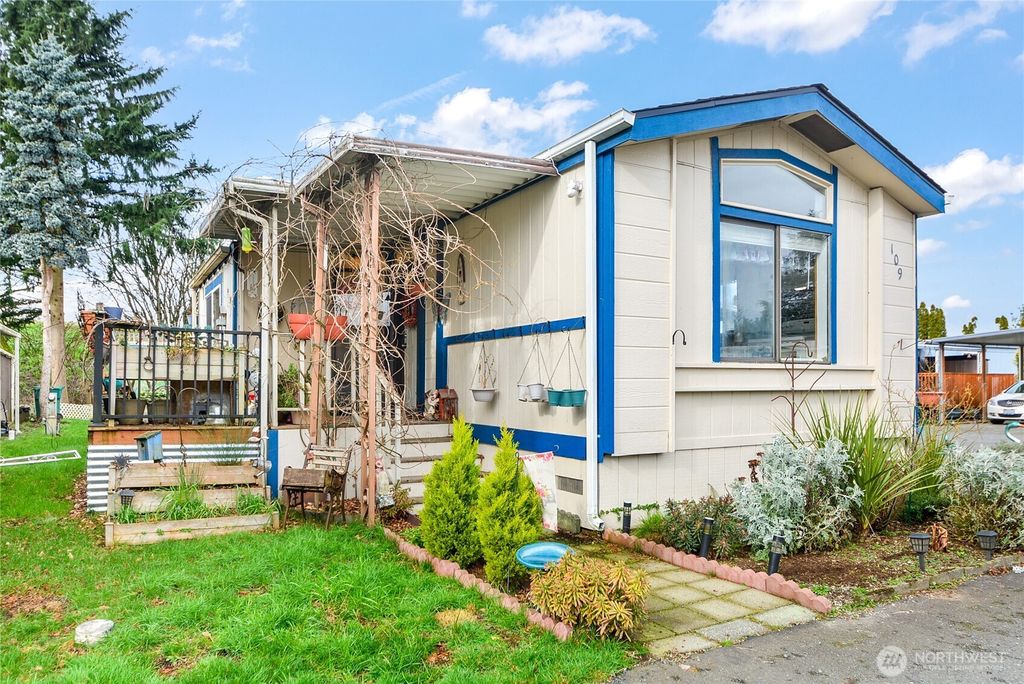 Photo of 16600 25th Avenue NE #109, Marysville, WA 98271 (MLS # 2479015)