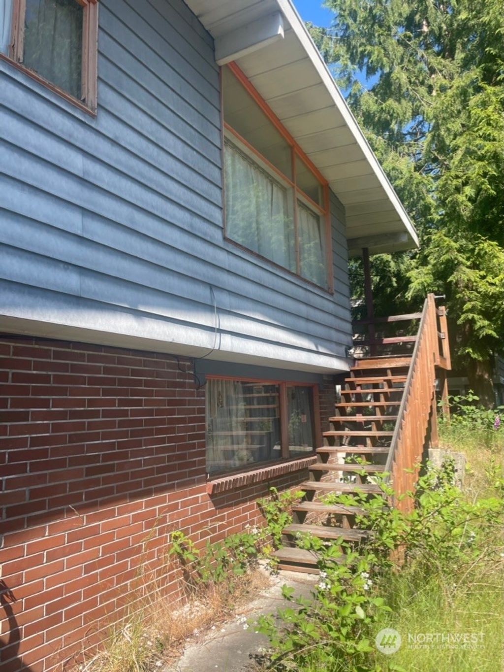 Photo of 14260 SE Allen Road, Bellevue, WA 98006 (MLS # 2133158)