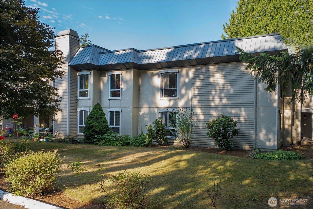 Photo of 10221 NE 16th Street #H7, Bellevue, WA 98004 (MLS # 2556790)