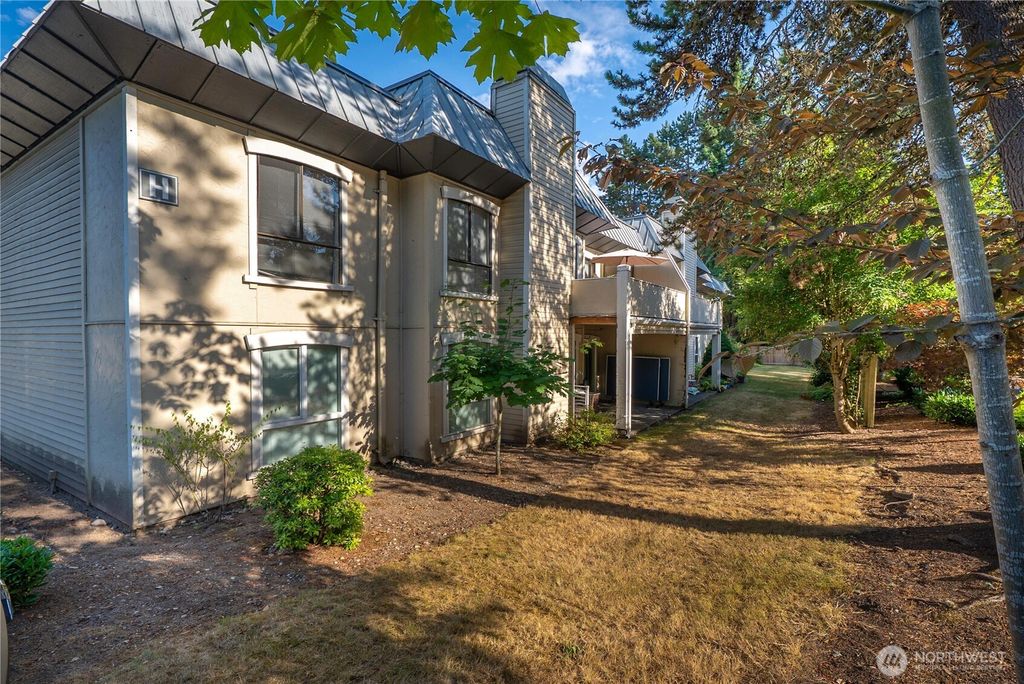 Photo of 10221 NE 16th Street #H7, Bellevue, WA 98004 (MLS # 2556790)