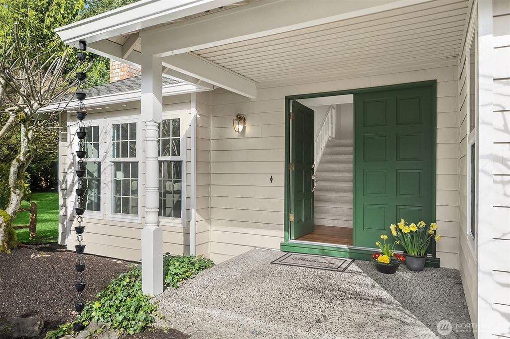 Photo of 24106 NE 6th Place, Sammamish, WA 98074 (MLS # 2489603)