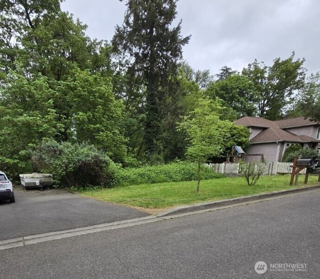 Photo of 22518 13th Avenue S, Des Moines, WA 98198 (MLS # 2520193)