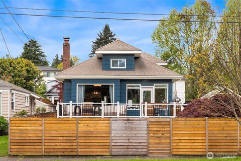 6411 WOODLAND Place N Seattle WA 98103