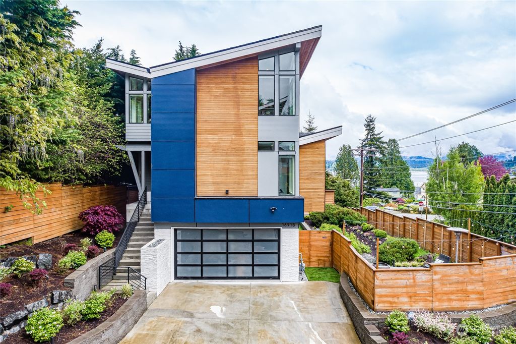 Photo of 16918 SE 34th Street, Bellevue, WA 98008 (MLS # 2058443)