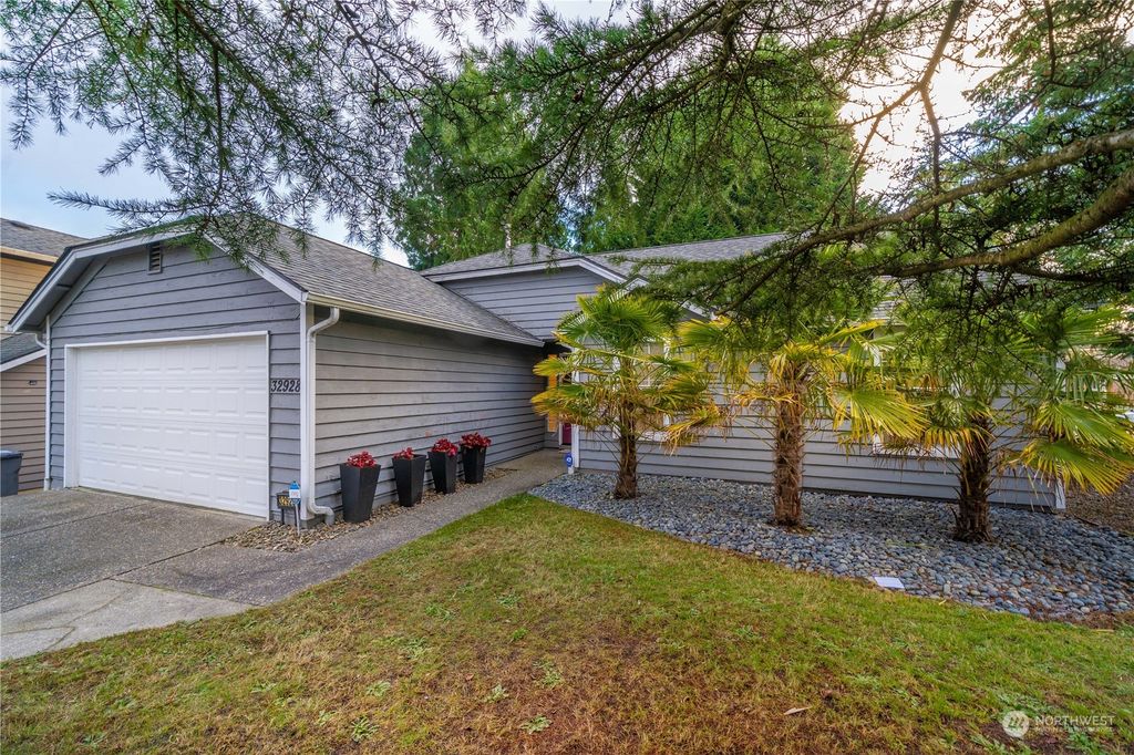 Photo of 32928 17th Avenue SW, Federal Way, WA 98023 (MLS # 2314679)