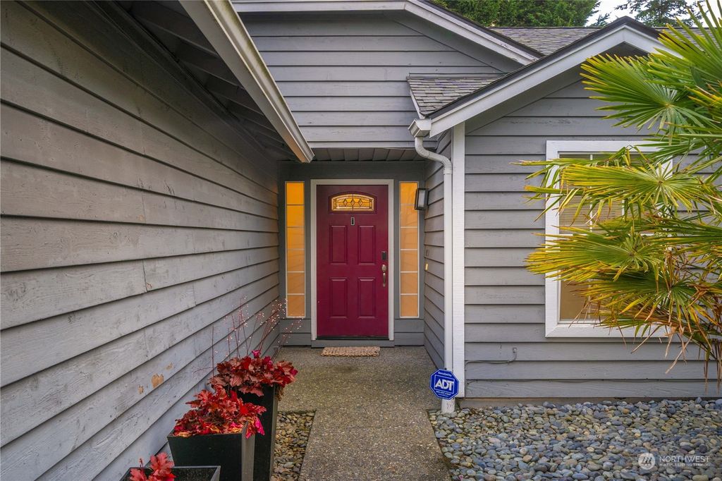 Photo of 32928 17th Avenue SW, Federal Way, WA 98023 (MLS # 2314679)