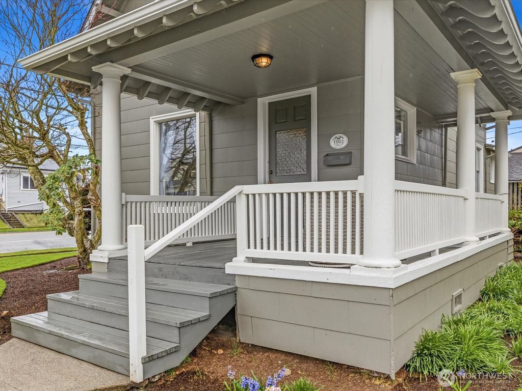 Photo of 1901 Hoyt Avenue, Everett, WA 98201 (MLS # 2497678)