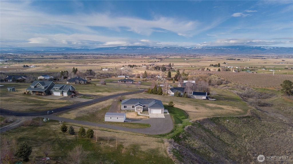 Photo of 480 Edgemont Loop Road, Ellensburg, WA 98926 (MLS # 2494209)