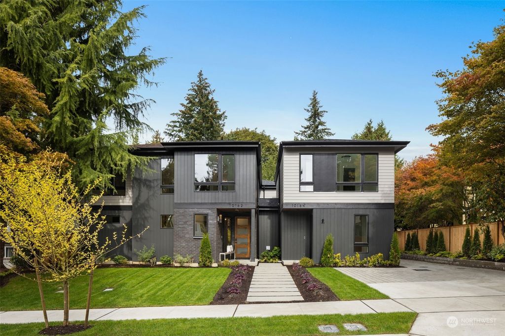 Photo of 10162 NE 113th Place, Kirkland, WA 98033 (MLS # 2294575)