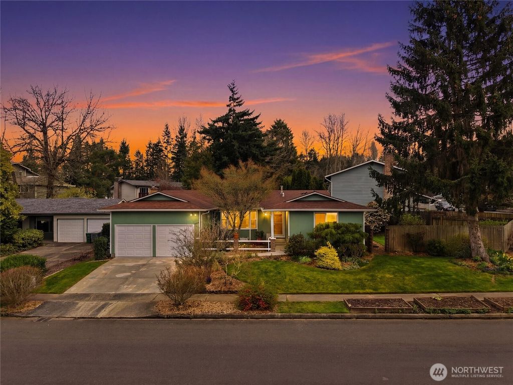 Photo of 2548 Smithers Avenue S, Renton, WA 98055 (MLS # 2497457)