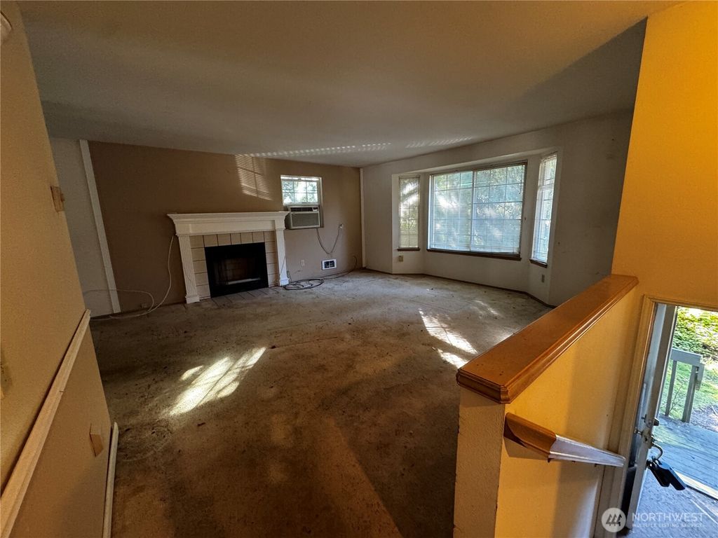 Photo of 724 N 137th Street, Seattle, WA 98133 (MLS # 2486407)