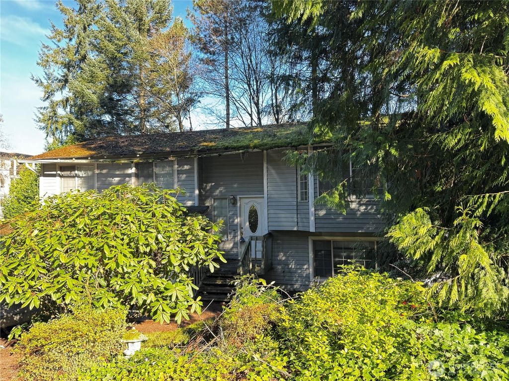 Photo of 724 N 137th Street, Seattle, WA 98133 (MLS # 2486407)