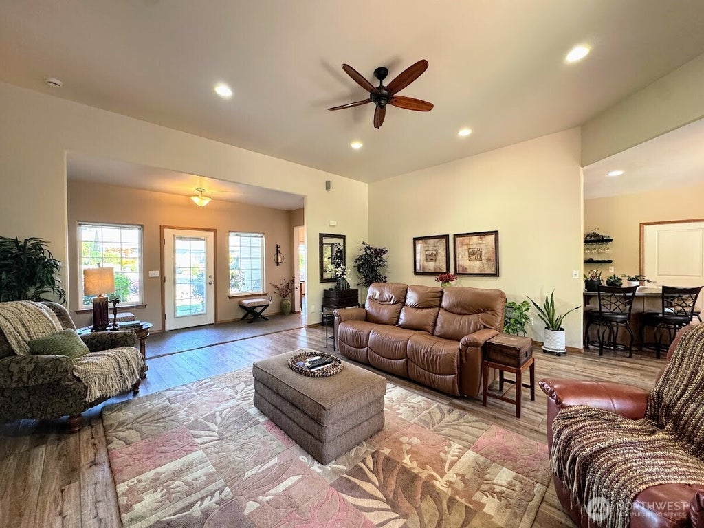 Photo of 108 N Western Avenue, Wenatchee, WA 98801 (MLS # 2579587)